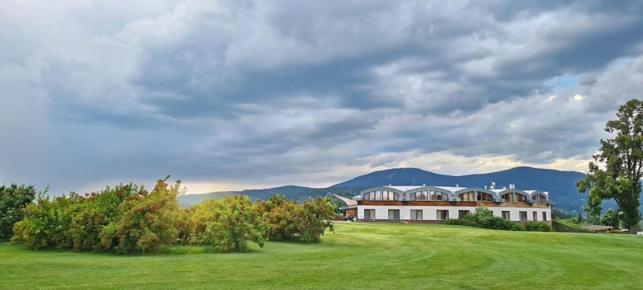 Grund Resort Golf And Ski Mladé Buky Eksteriør bilde