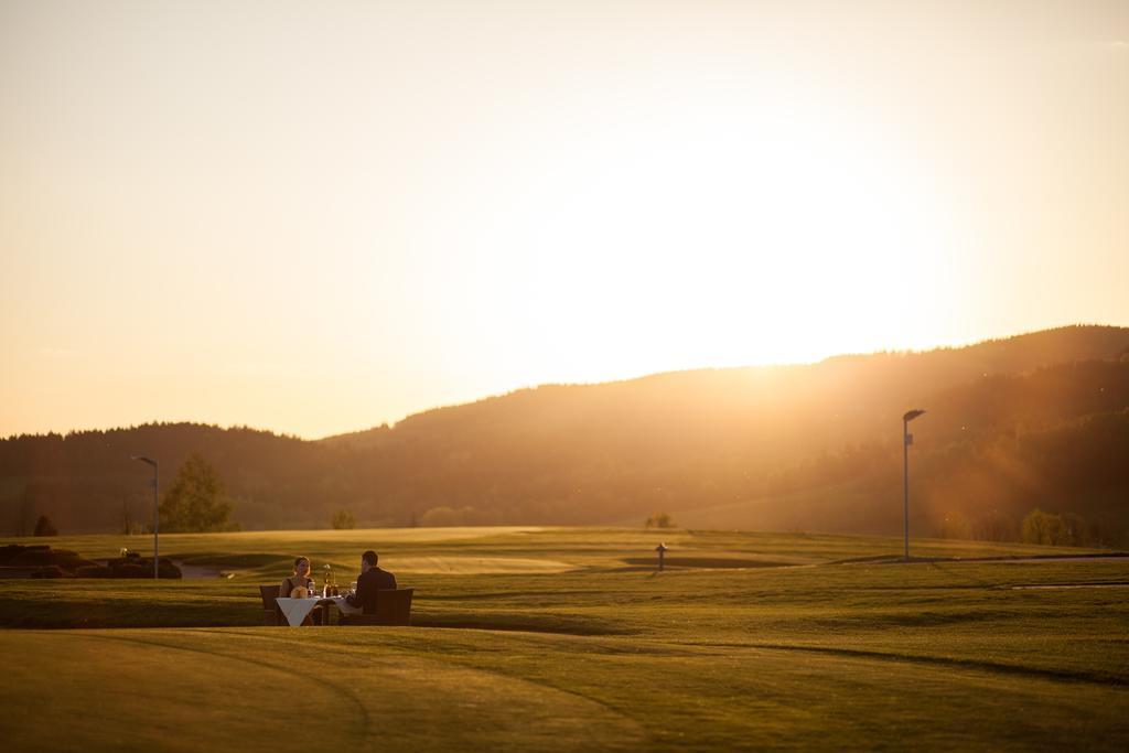 Grund Resort Golf And Ski Mladé Buky Eksteriør bilde