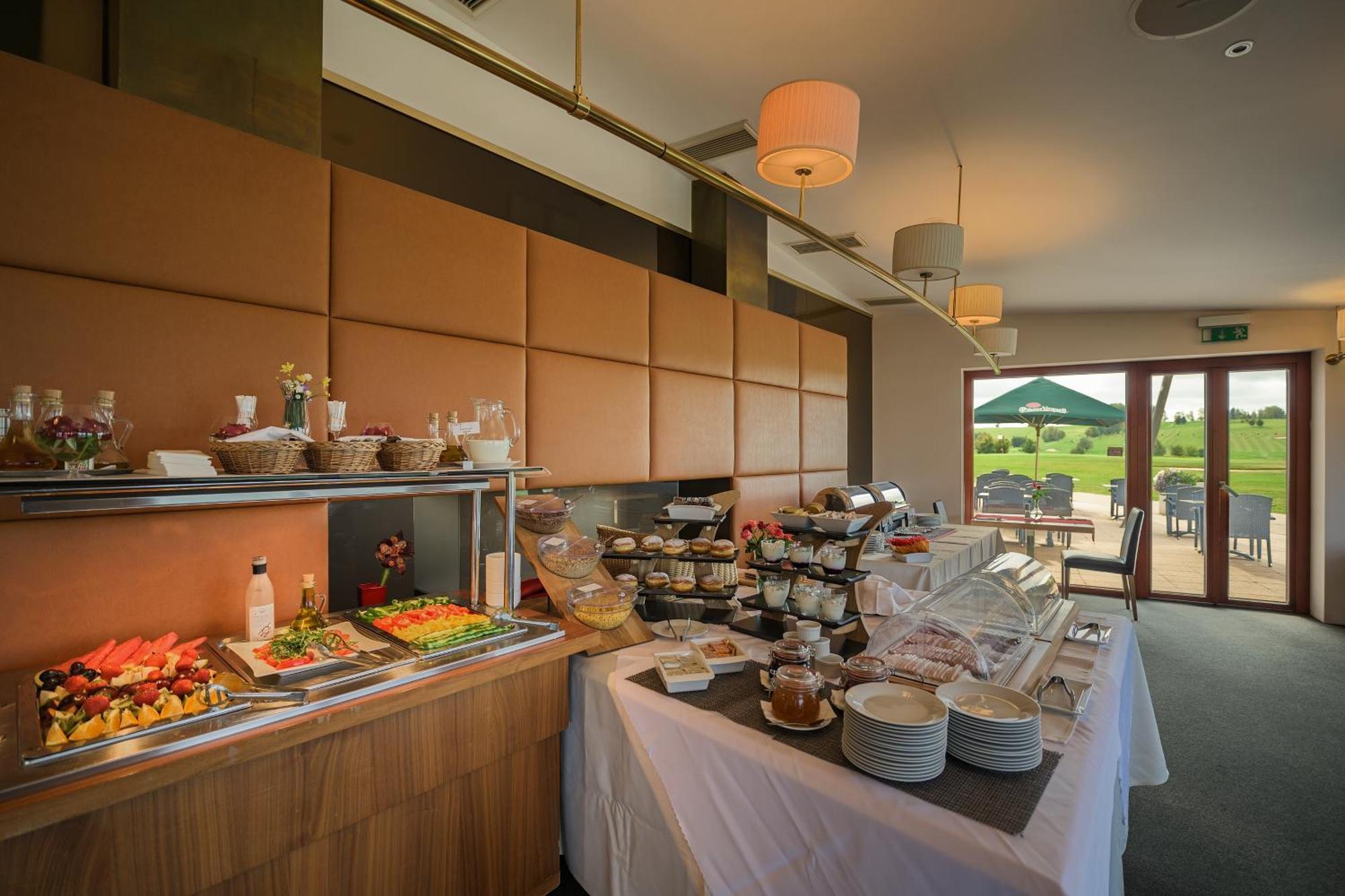 Grund Resort Golf And Ski Mladé Buky Eksteriør bilde