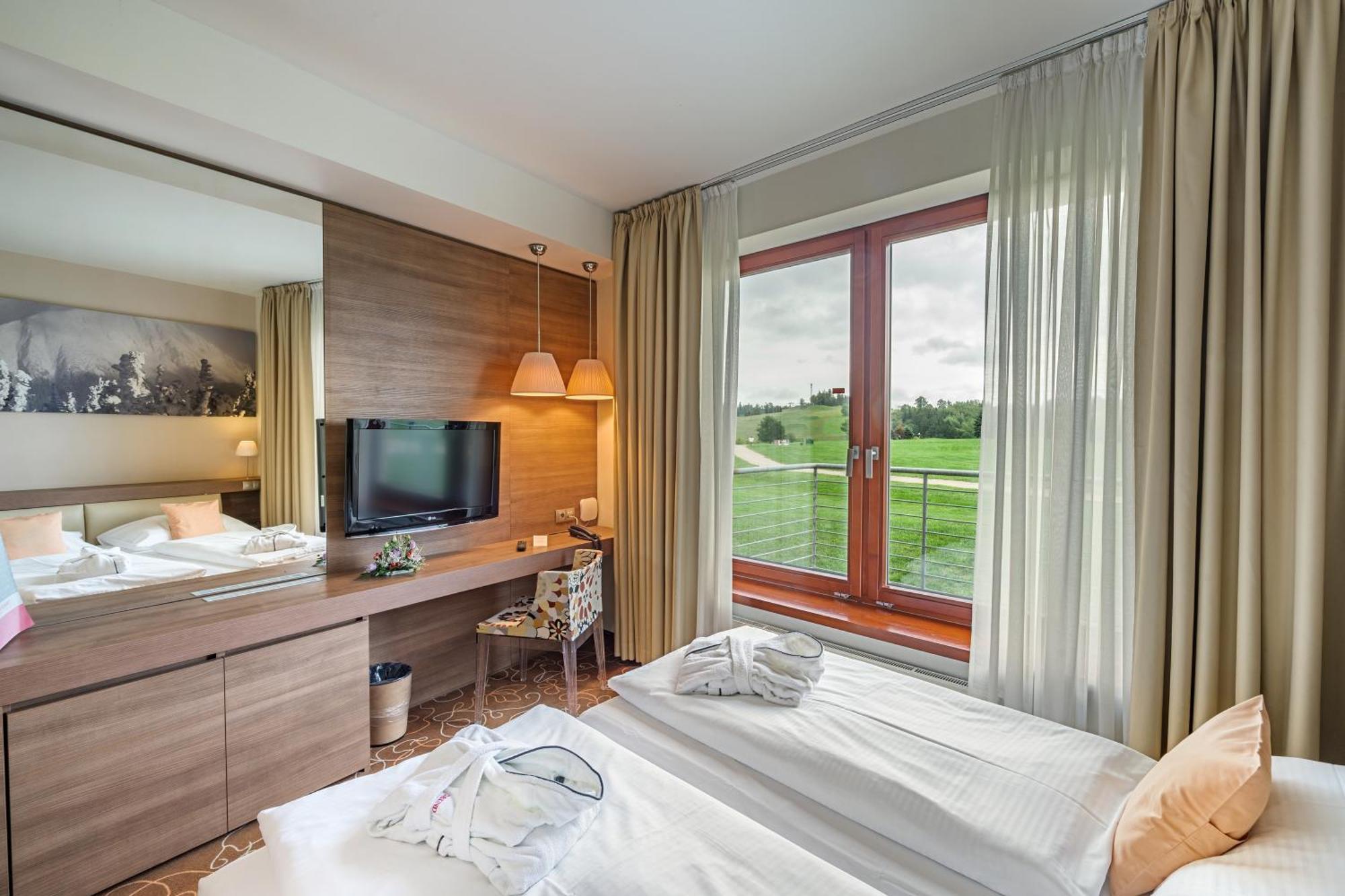 Grund Resort Golf And Ski Mladé Buky Eksteriør bilde