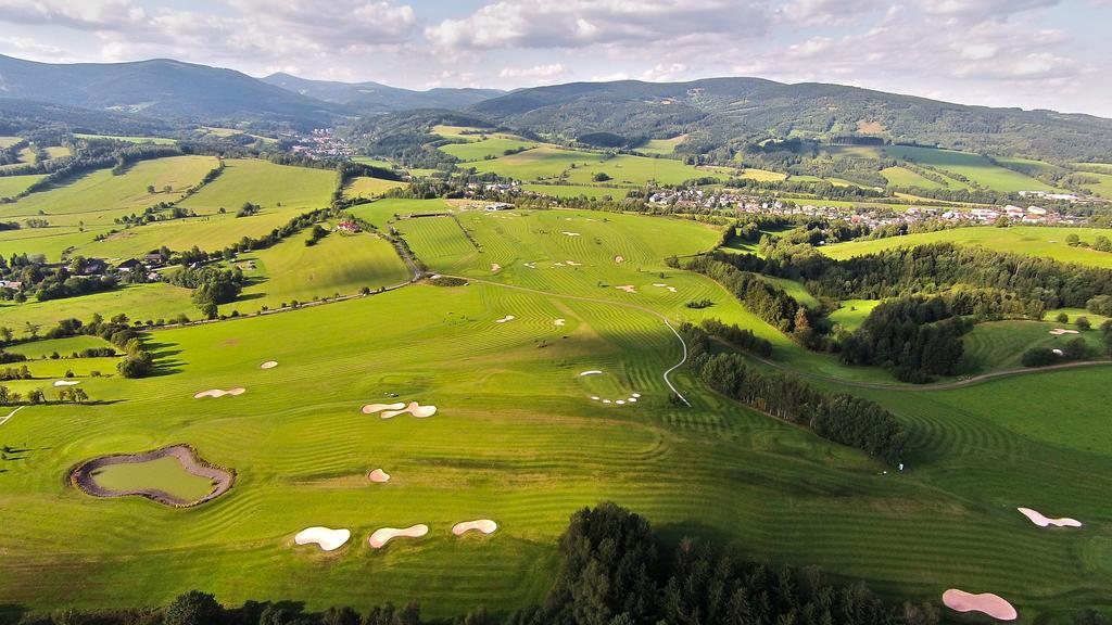 Grund Resort Golf And Ski Mladé Buky Eksteriør bilde