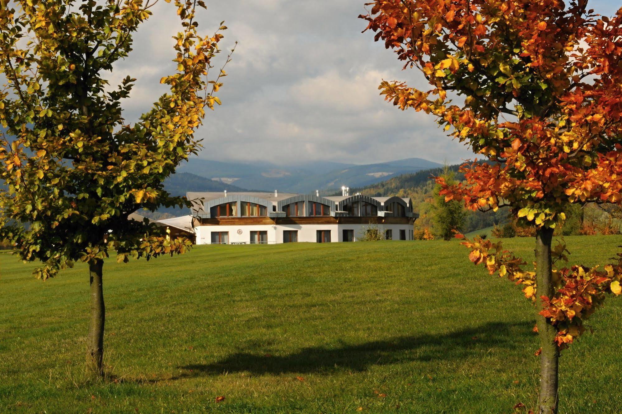 Grund Resort Golf And Ski Mladé Buky Eksteriør bilde