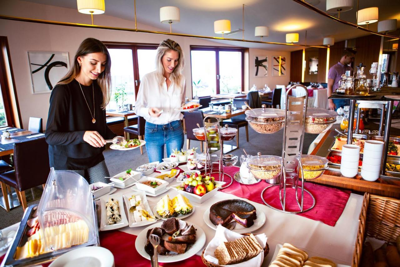 Grund Resort Golf And Ski Mladé Buky Eksteriør bilde