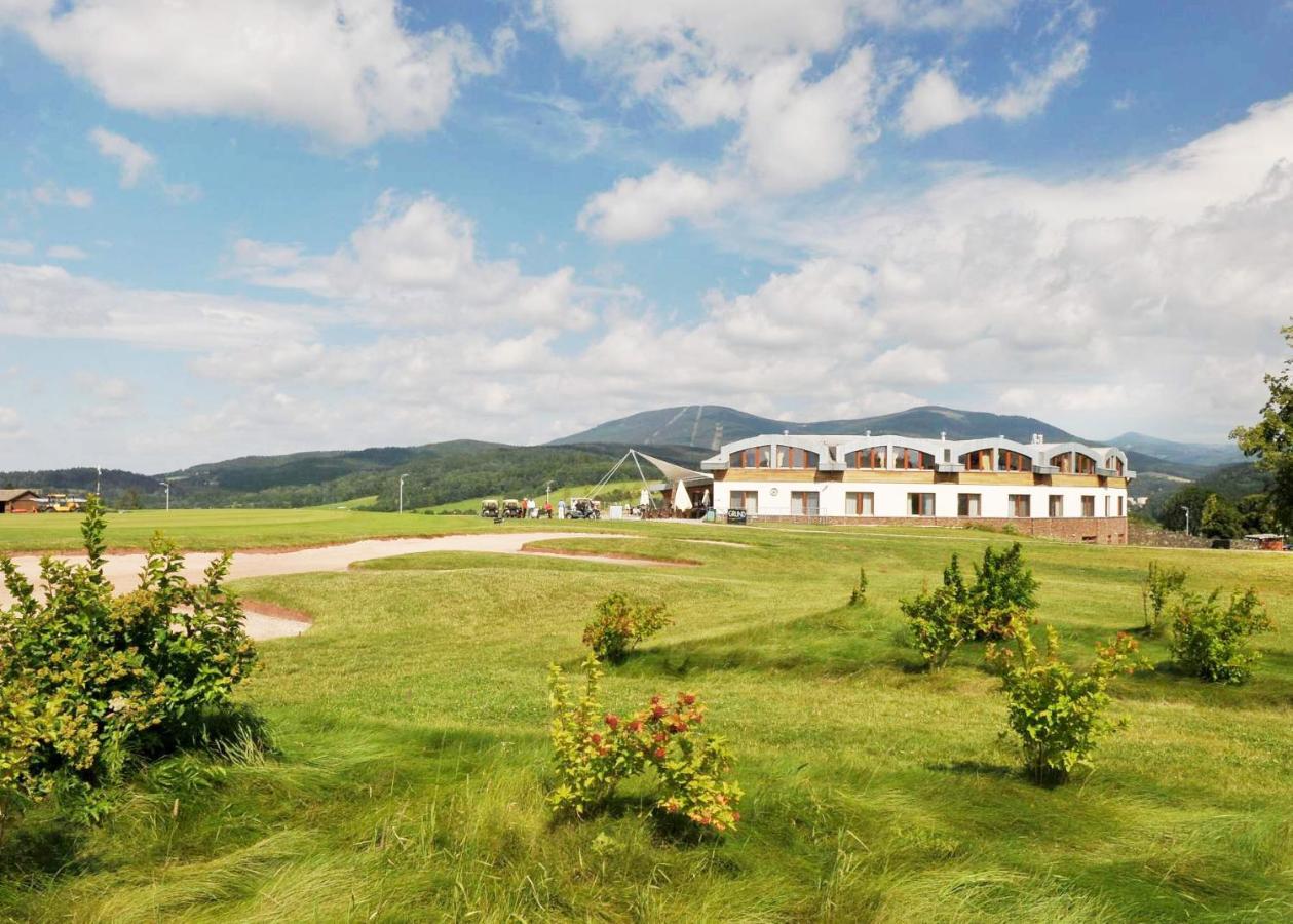 Grund Resort Golf And Ski Mladé Buky Eksteriør bilde